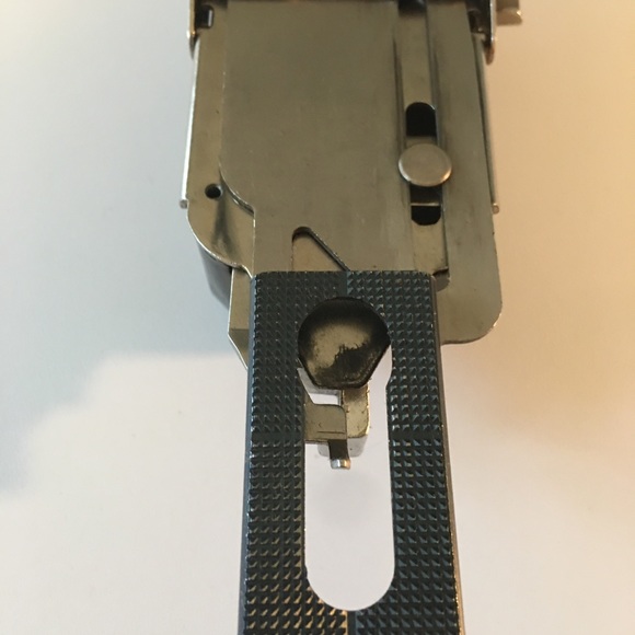 Vintage Singer Buttonholer No. 160506 - Picture 13 of 16